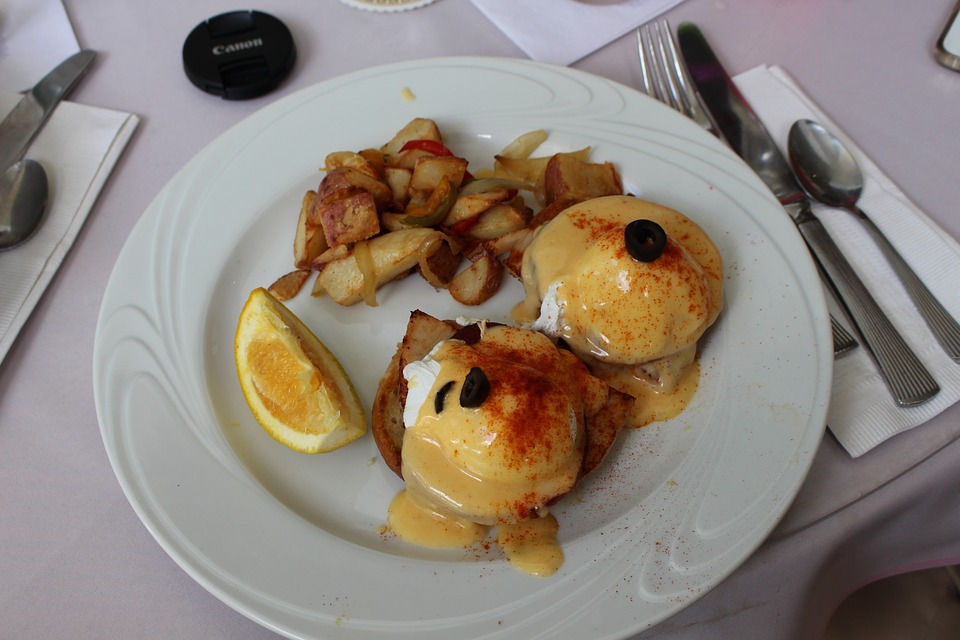 HEYO Eggs Benedict you're looking well this morning.