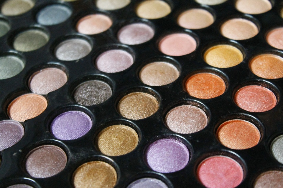 [Image: eye-shadow-549411_960_720.jpg]