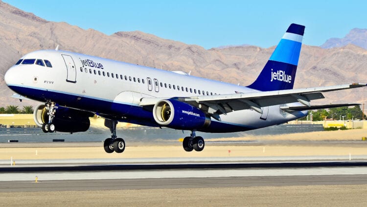 JetBlue To Begin Charging Bag Fees in 2015