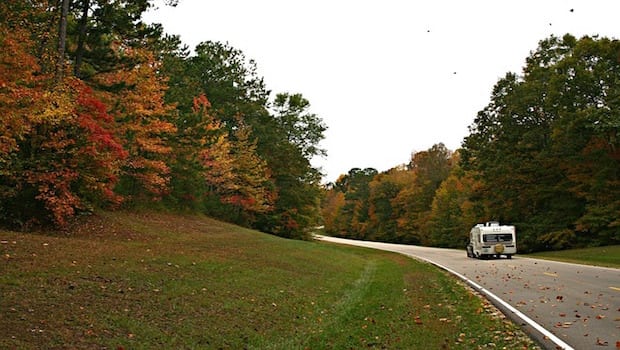 4 Thrifty Reasons Why Fall is the Best Season for Road Trips