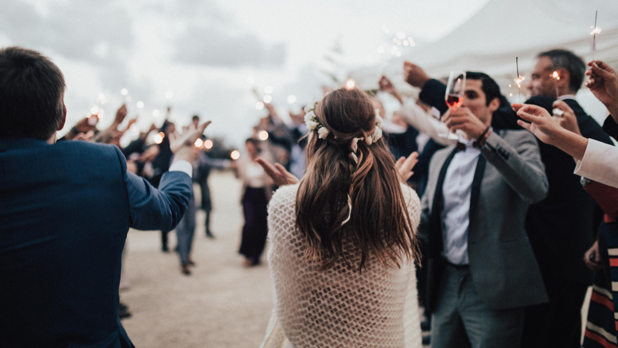 5 Money-Saving Hacks for Wedding Guests