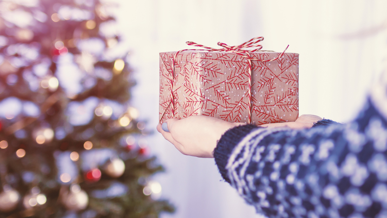 30+ Holiday Shipping Deadlines for Guaranteed Delivery by Christmas