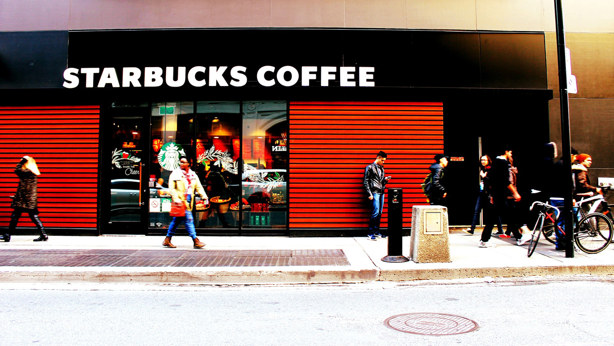 Maximizing the Starbucks Rewards Credit Card for Free Coffee