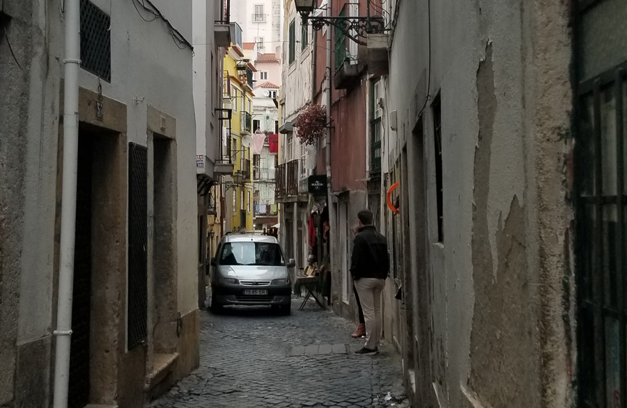narrow-streets-lisbon