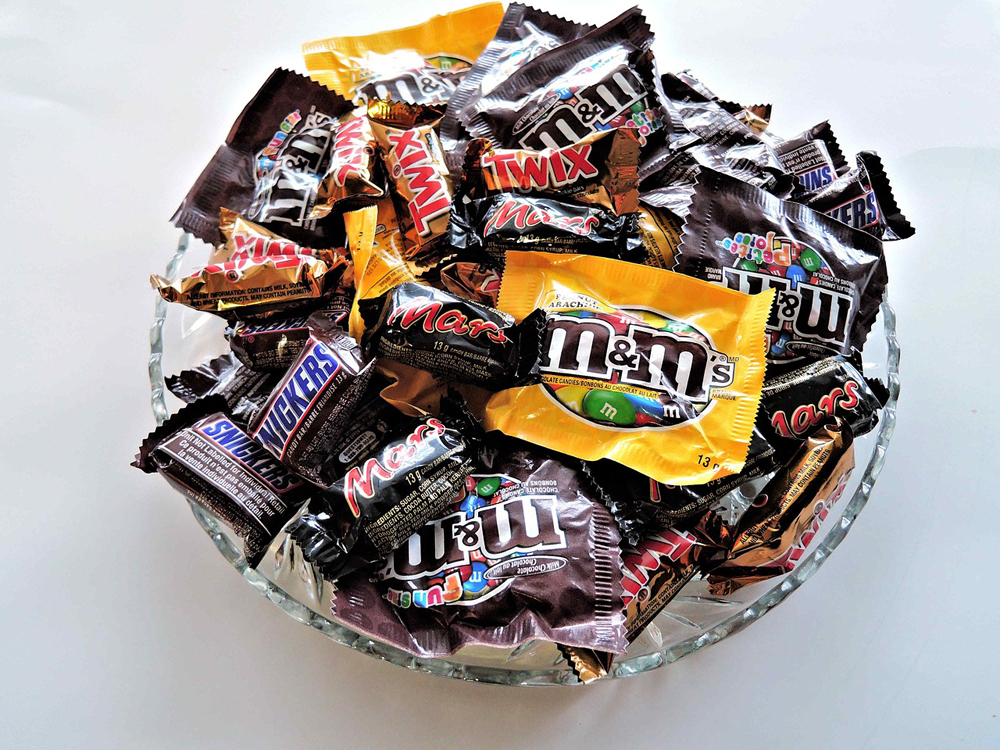 Everything You Need For A Perfectly Spooky Halloween On A Budget   Cheap Halloween Candy Deals 